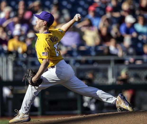 LSU's Eric Walker to undergo MRI after pain 'radiated into his elbow a