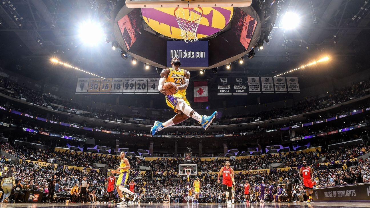 LeBron\'s dunk gives us another iconic image