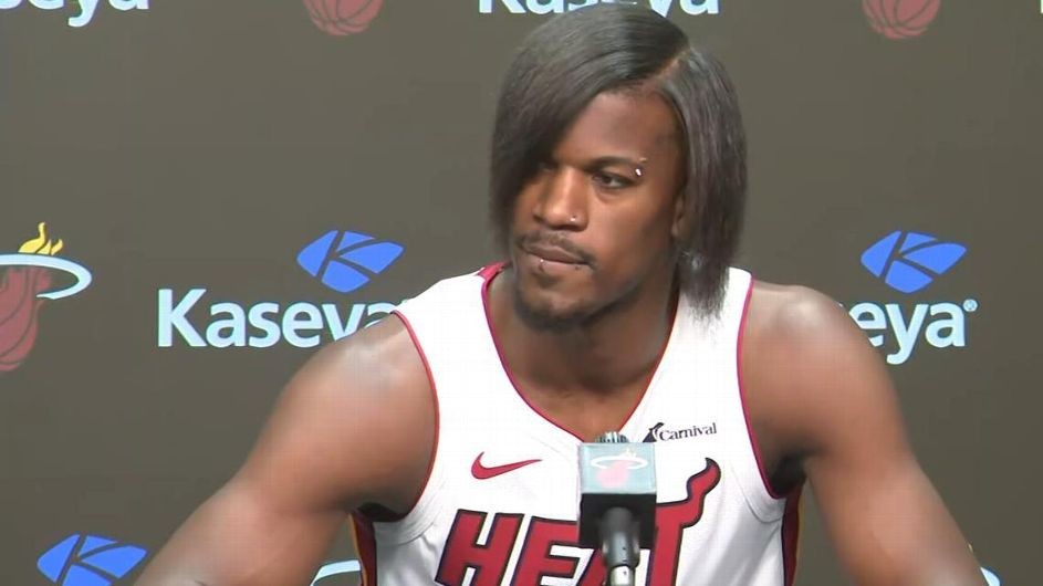 Jimmy Butler surpreende e adota visual emo em media day do Miami Heat, nba