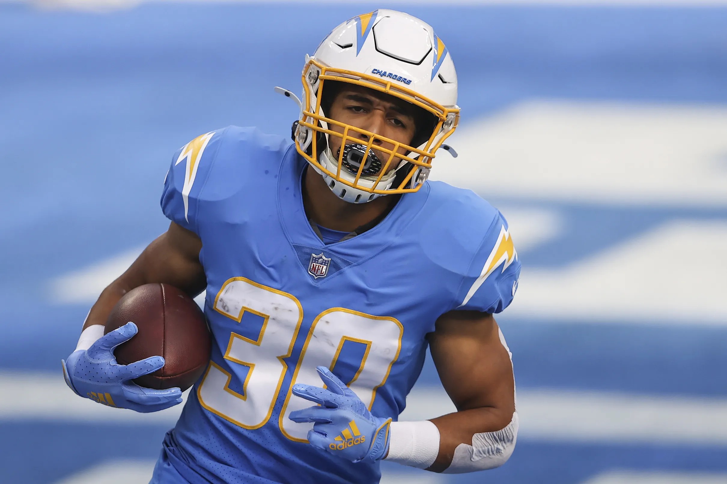 Chargers release 2021 uniform schedule