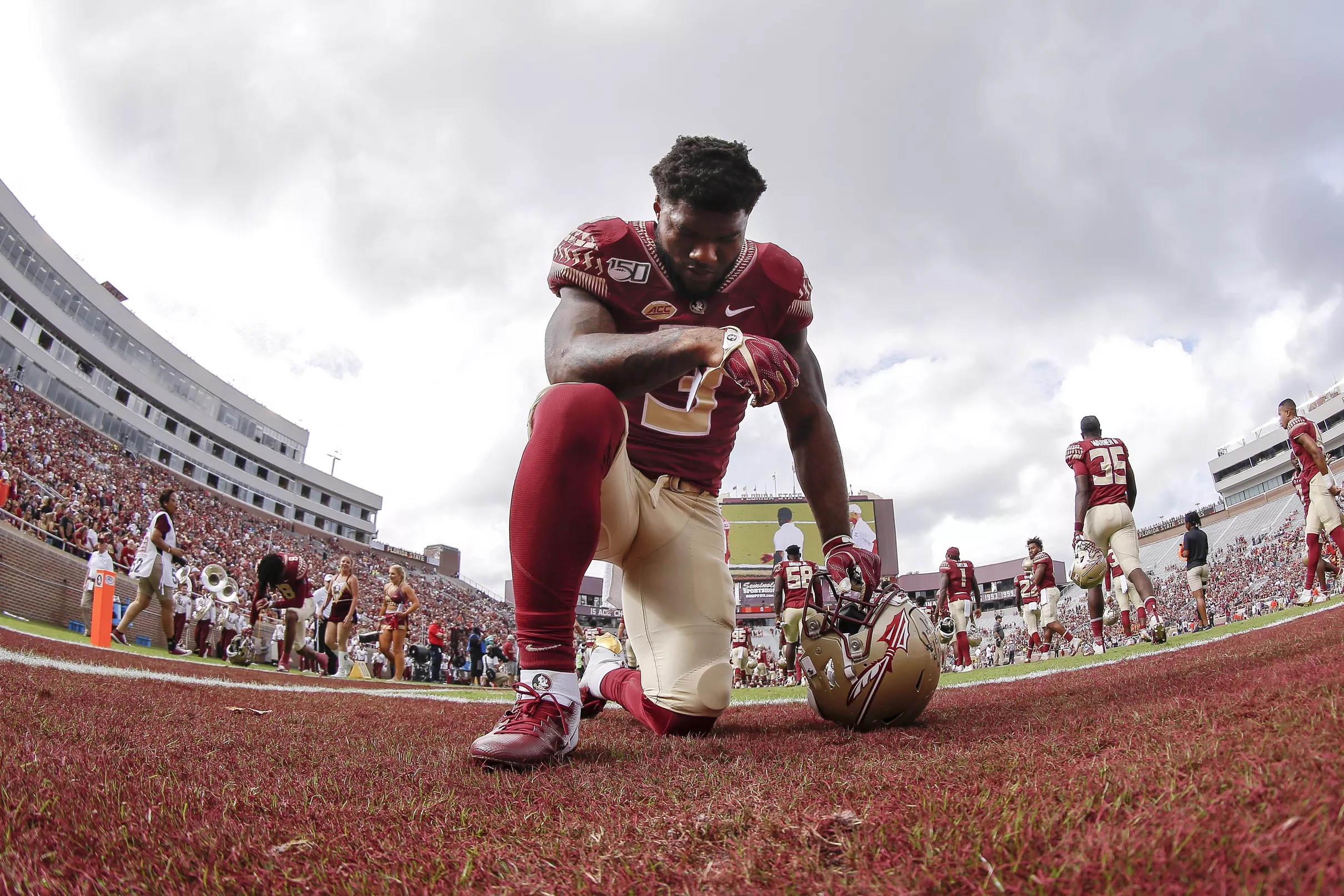 Cam Akers Historic Day Vaults Him Up Fsu Career Rushing Ranks