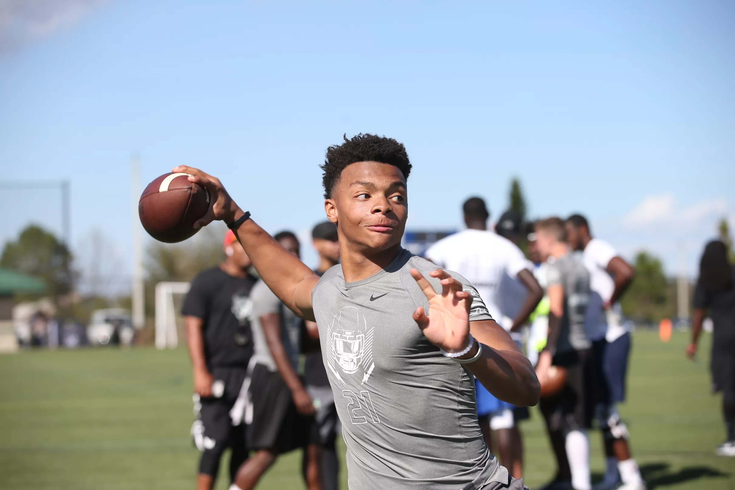 Nations Top Prospect Justin Fields Commits To Georgia