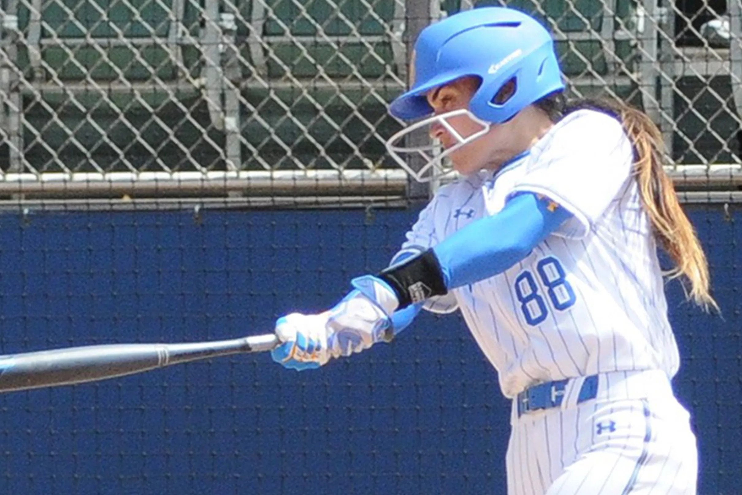 UCLA Softball Bruins Dig the Long Ball in 71 Win Over Arizona