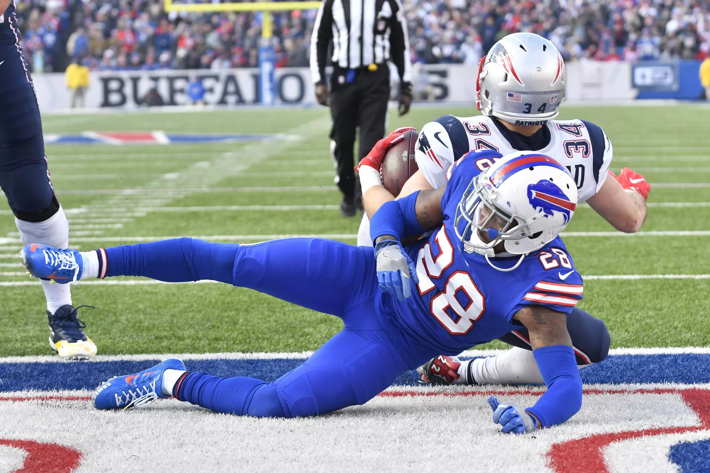 Buffalo Bills cornerback E.J. Gaines leaves game with knee injury