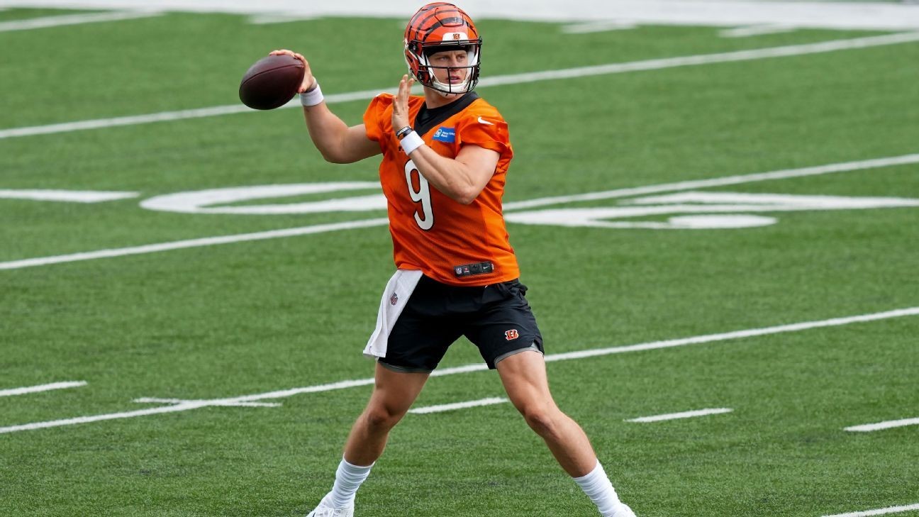 Bengals quarterback Joe Burrow hobbles off field in Super Bowl