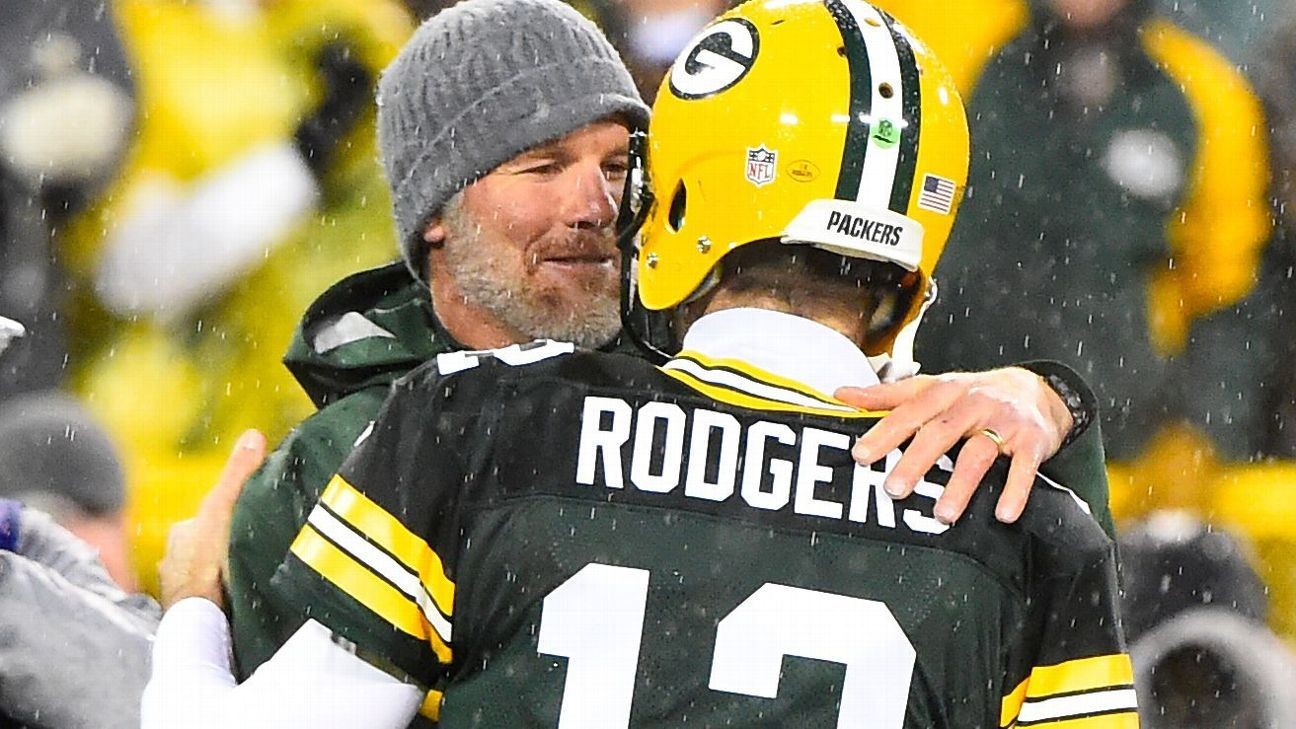 Rodgers breaks Favre's Packers record for career TD passes