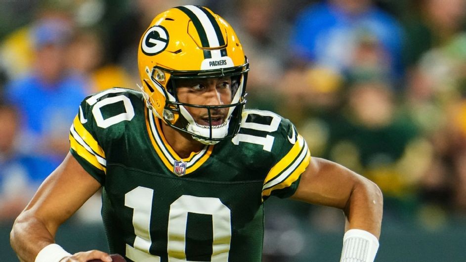 This is Jordan Love, QB1 for the undefeated Green Bay Packers, he leads the  league in passer rating with his 123.2 passer rating. That's all. :  r/GreenBayPackers