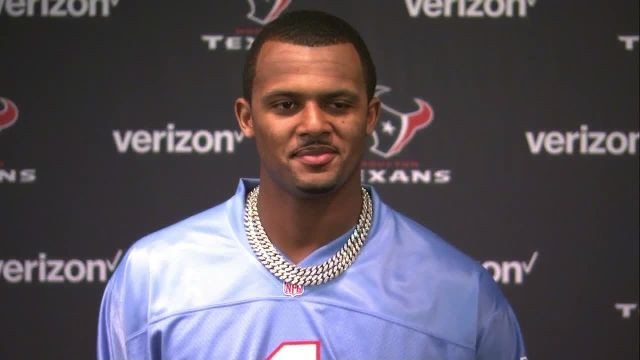 Deshaun Watson rocks Warren Moon jersey at press conference