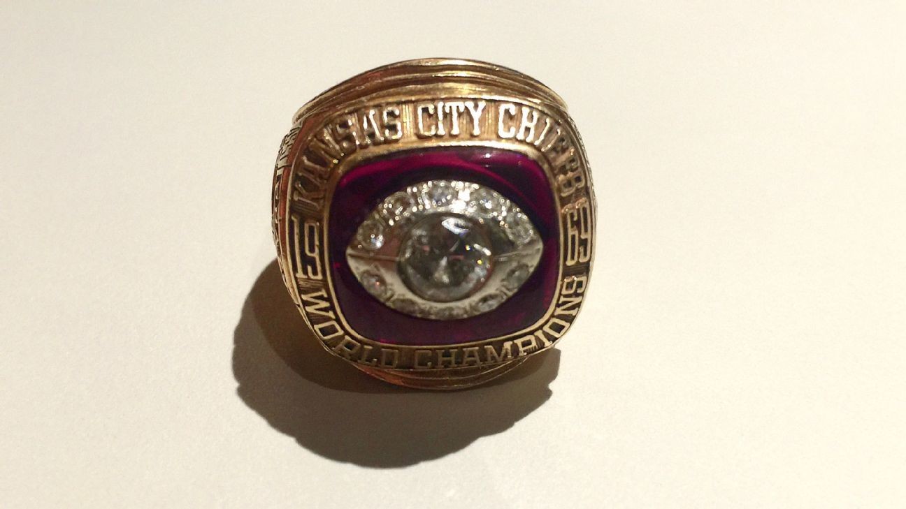 Former Kansas City Chiefs star Jim Kearney reunited with Super Bowl ring  lost at golf course