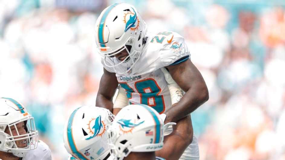 Mostert, Achane score 4 TDs each as Dolphins hang 70 in historic