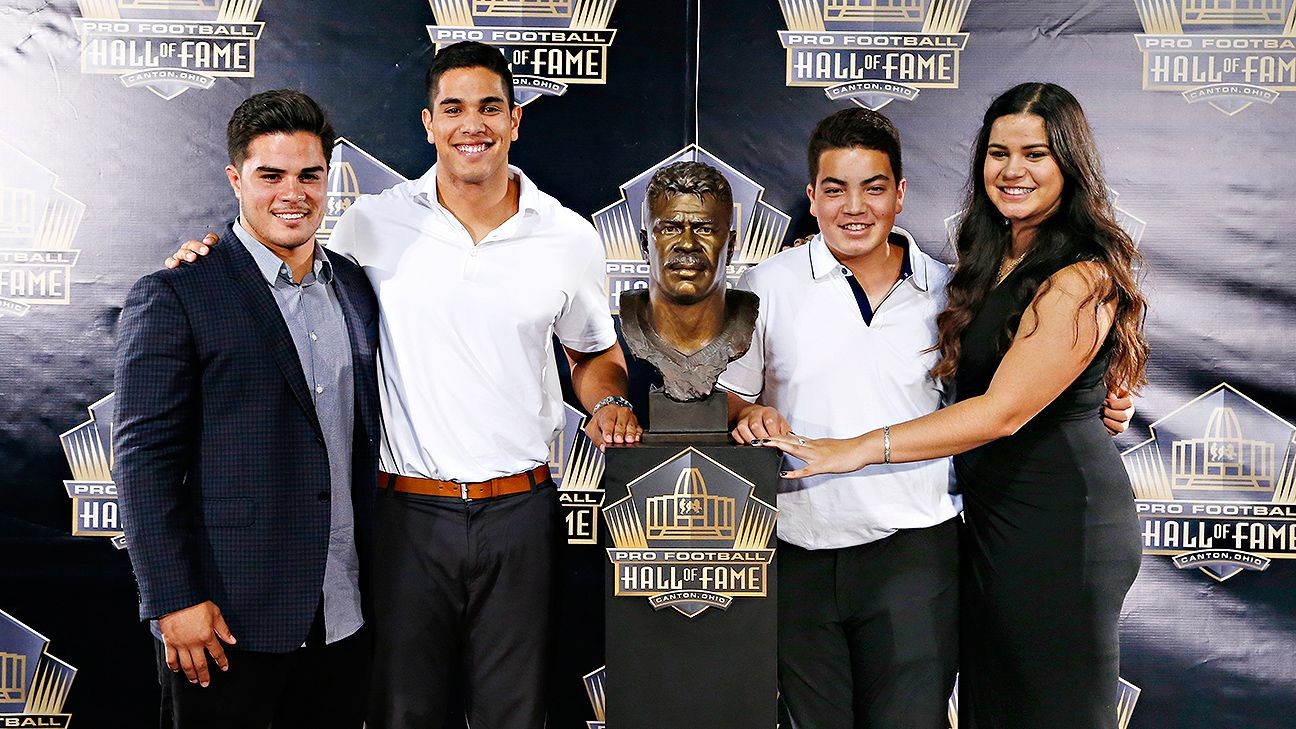 Junior Seau family settles concussion lawsuit against NFL