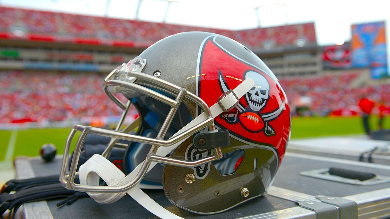 Mike Alstott and Doug Williams join Buccaneers Ring of Honor