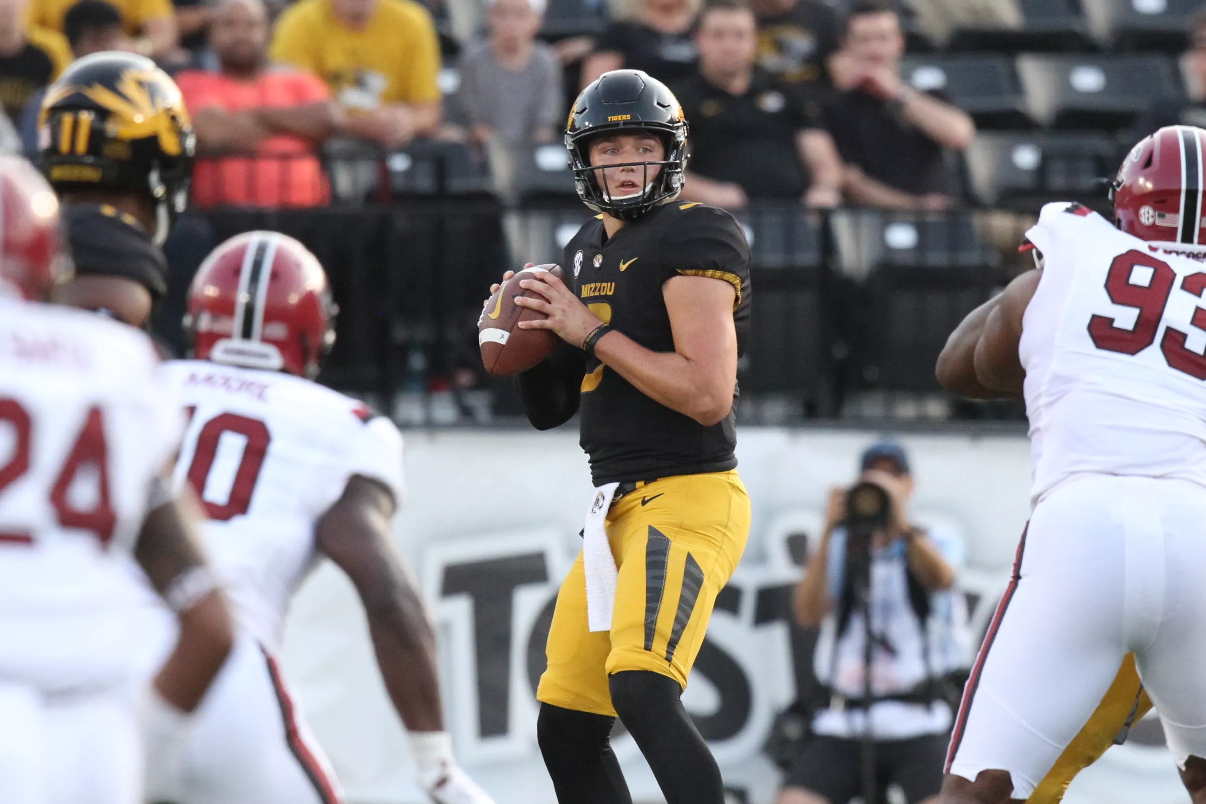 Drew Lock to return to Missouri for 2018 season