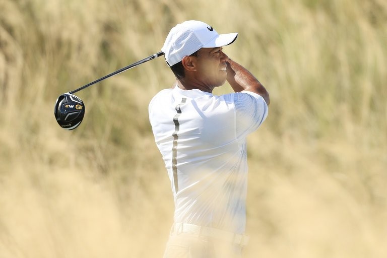 A Fleeting but Sight Tiger Woods Atop the Leaderboard