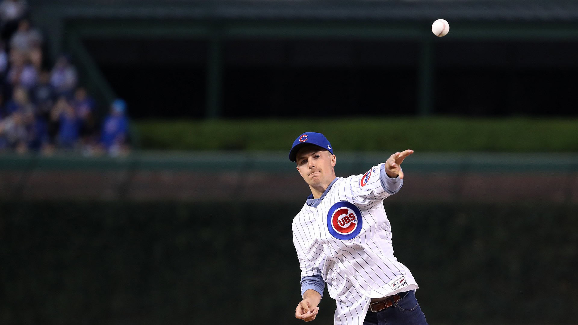 Watch Spieth Throws First Pitch At Wrigley Field 7056