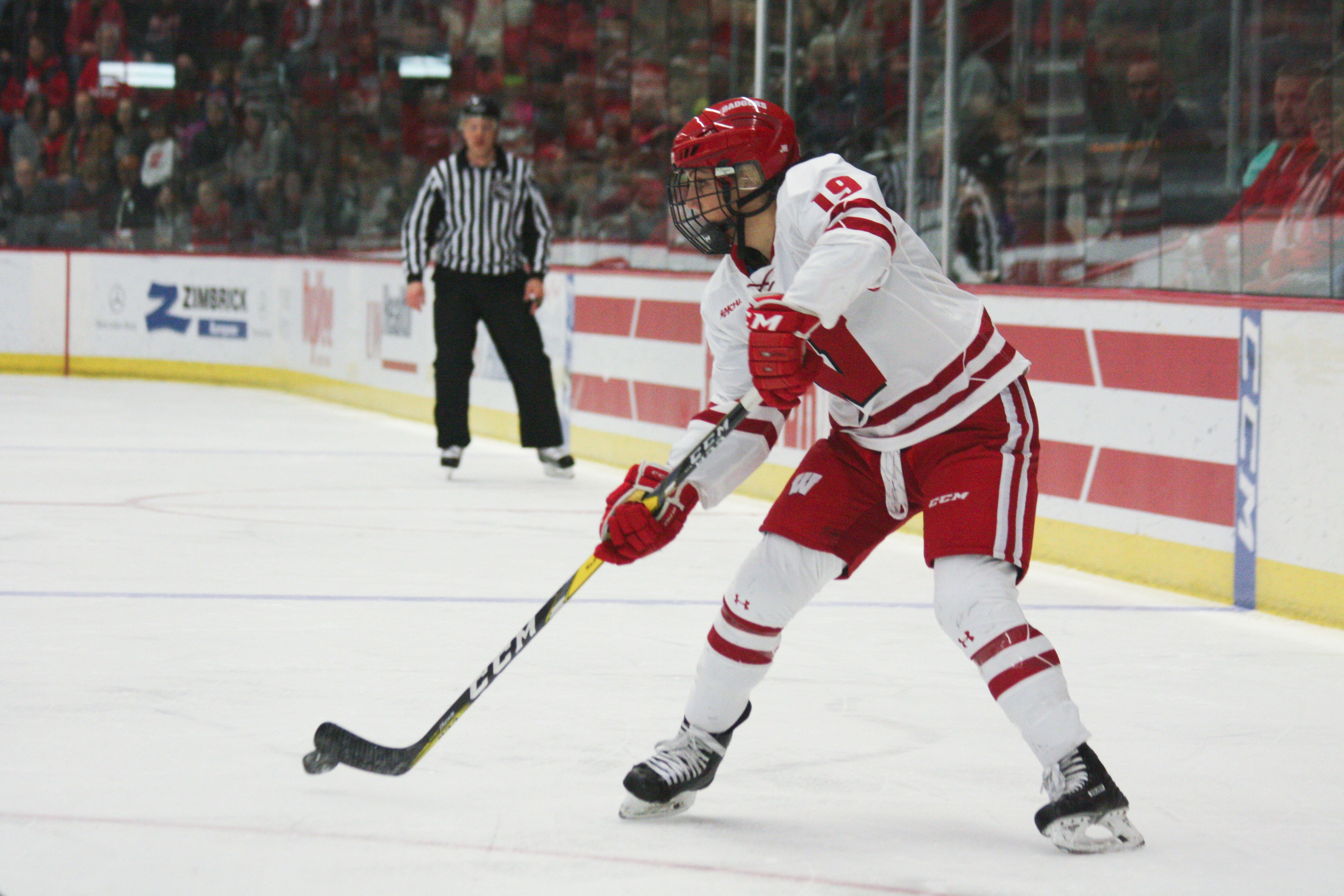 Women’s hockey: Badgers dominate Duluth to regain No. 1 ranking in the