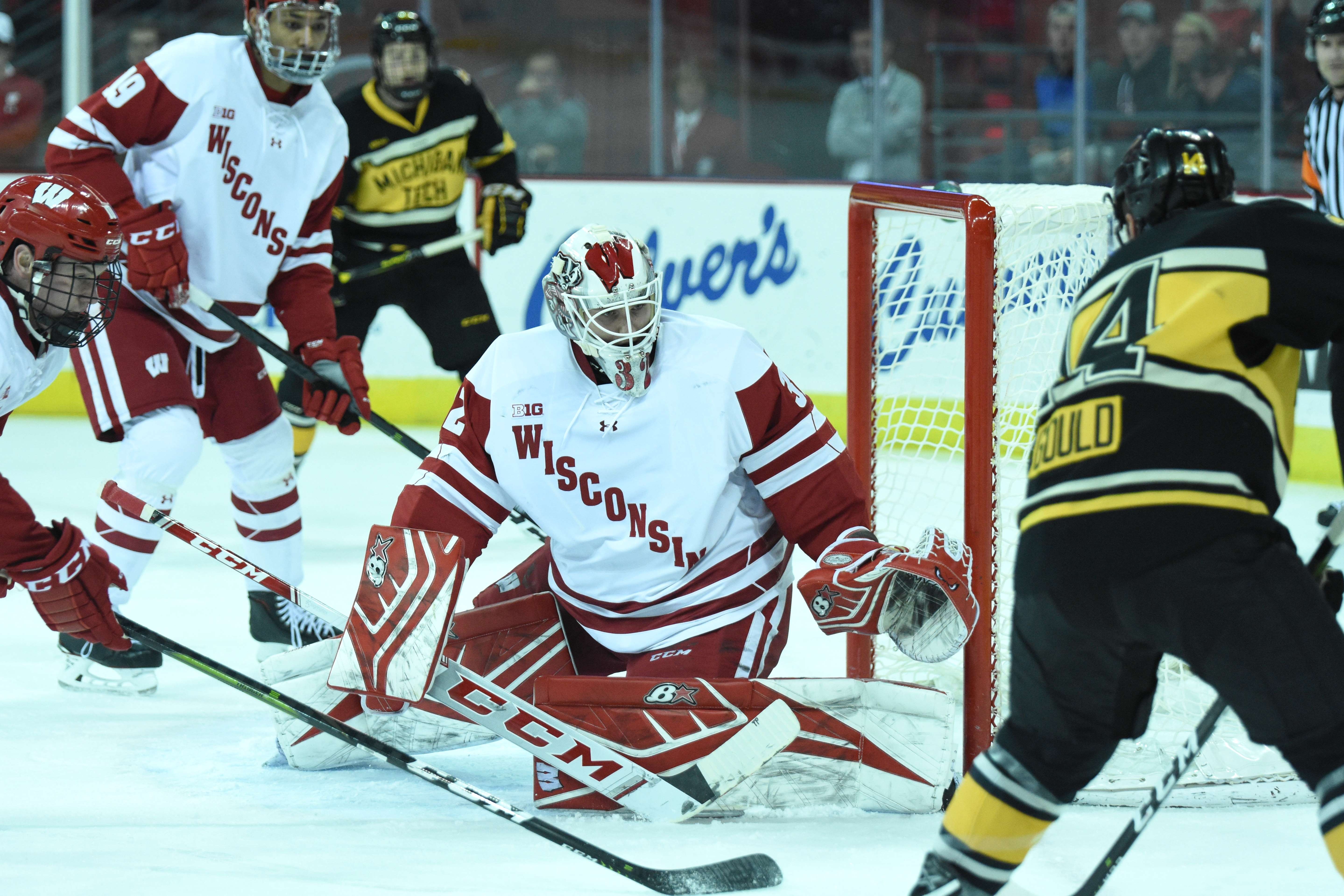 Men’s Hockey Badgers to face ranked opponent Fighting Hawks