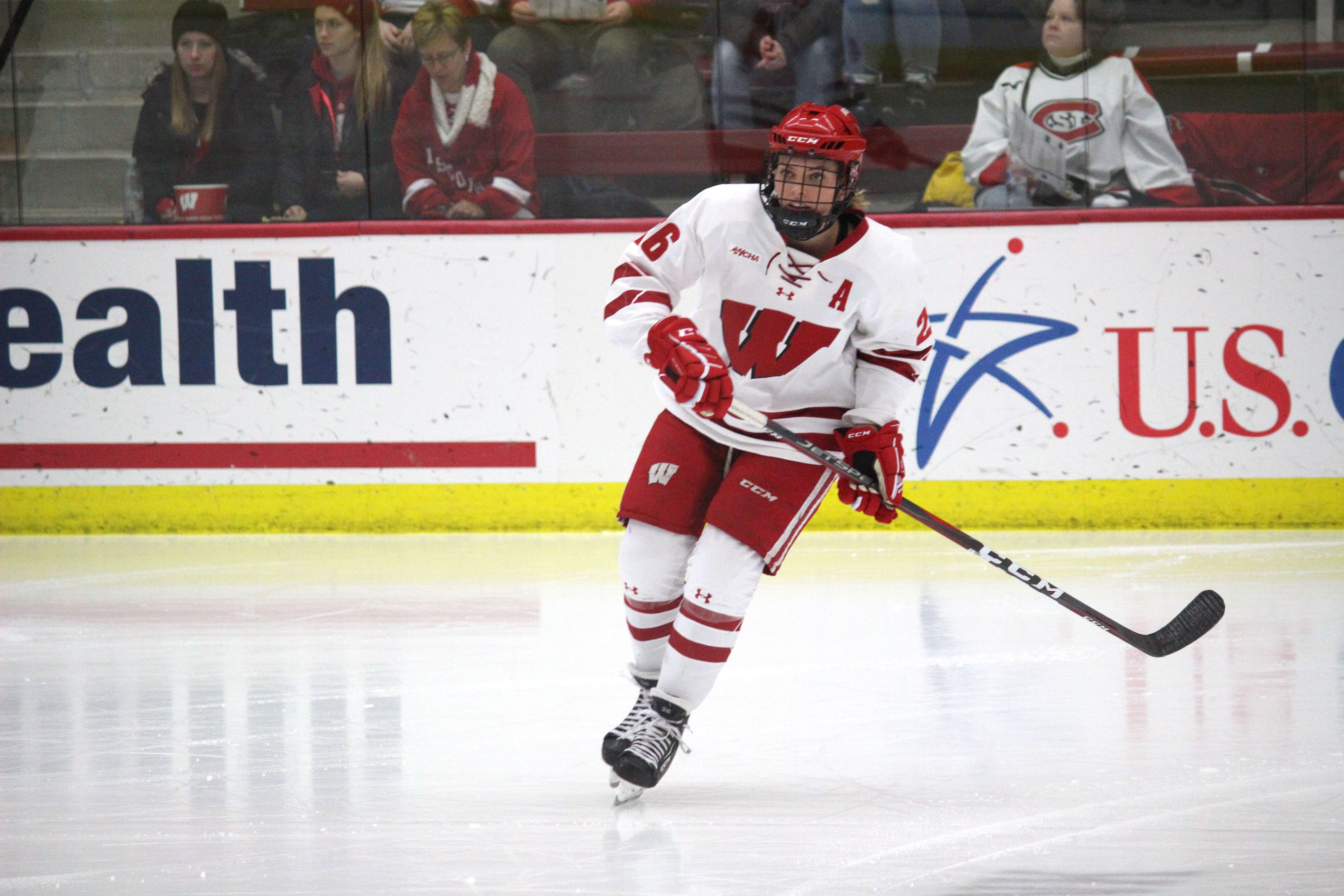 Womens Hockey Badgers Slip To No 2 After Splitting Weekend Series