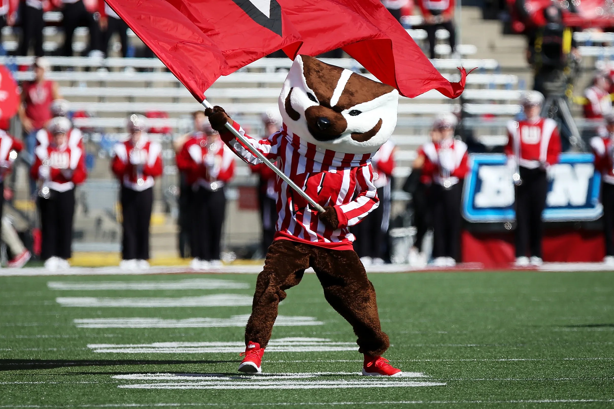 Wisconsin football recruiting: UW offers 2023 4-star QB Brayden Dorman