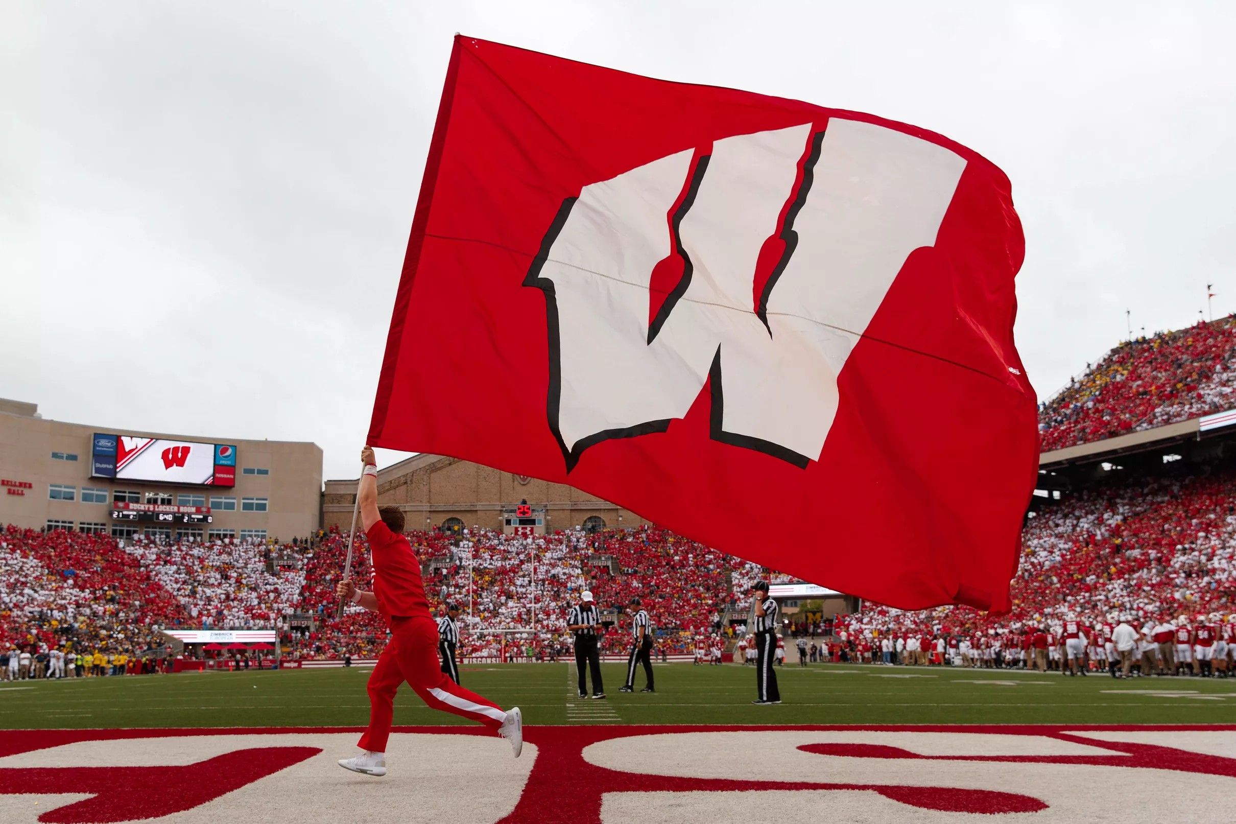 Wisconsin football recruiting: 2022 RB from Philadelphia receives an offer