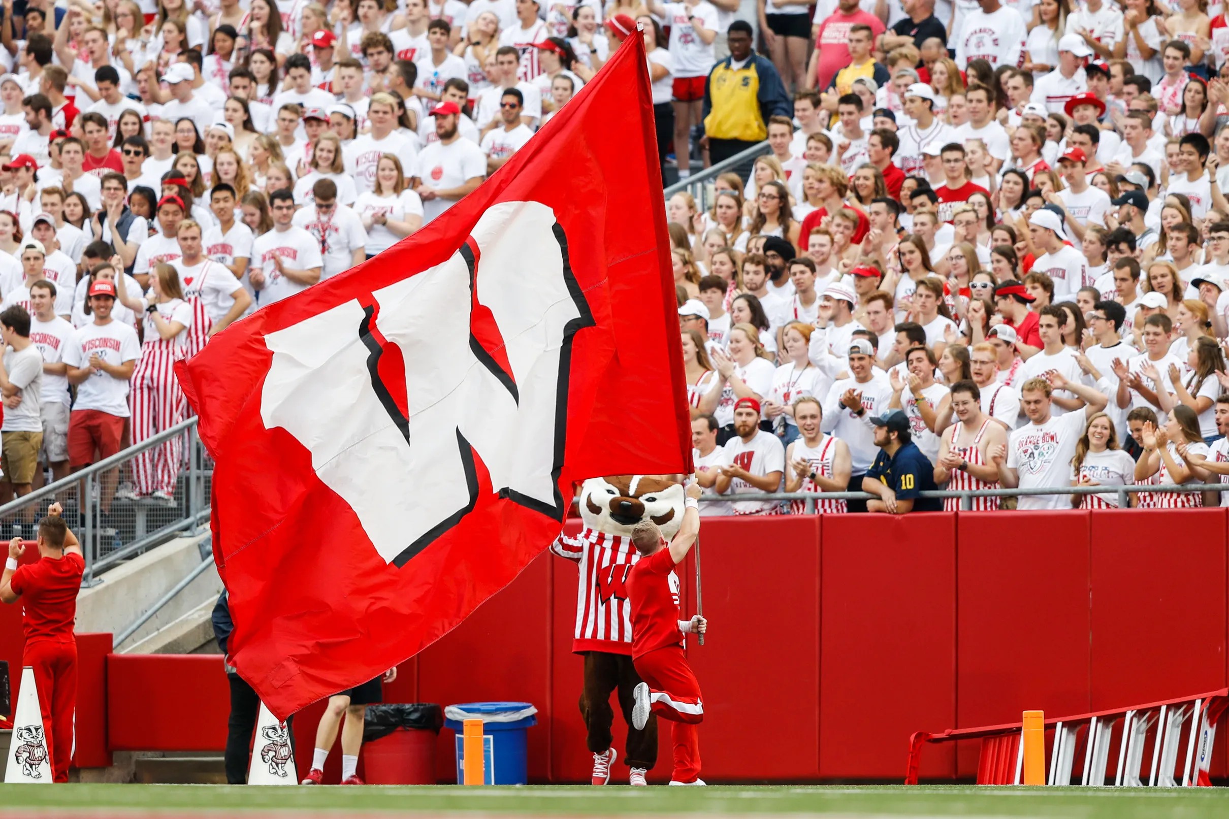 Wisconsin Football Recruiting UW Offers 2023 3 star EDGE Jordan Mayer 