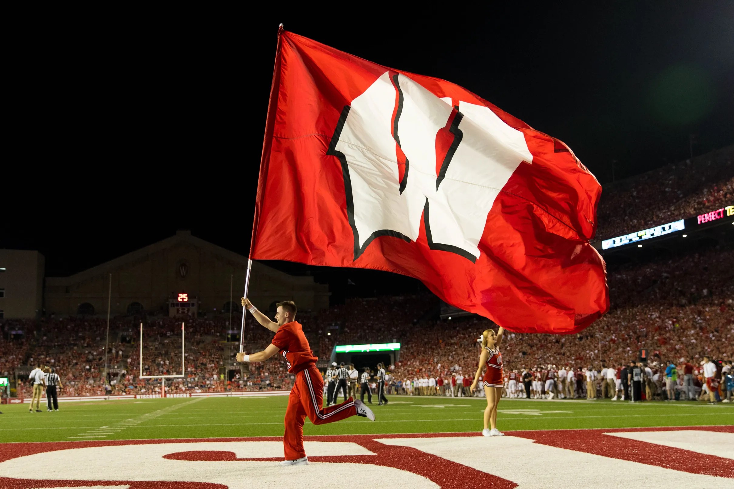 Wisconsin football recruiting UW offers athletic instate tight end