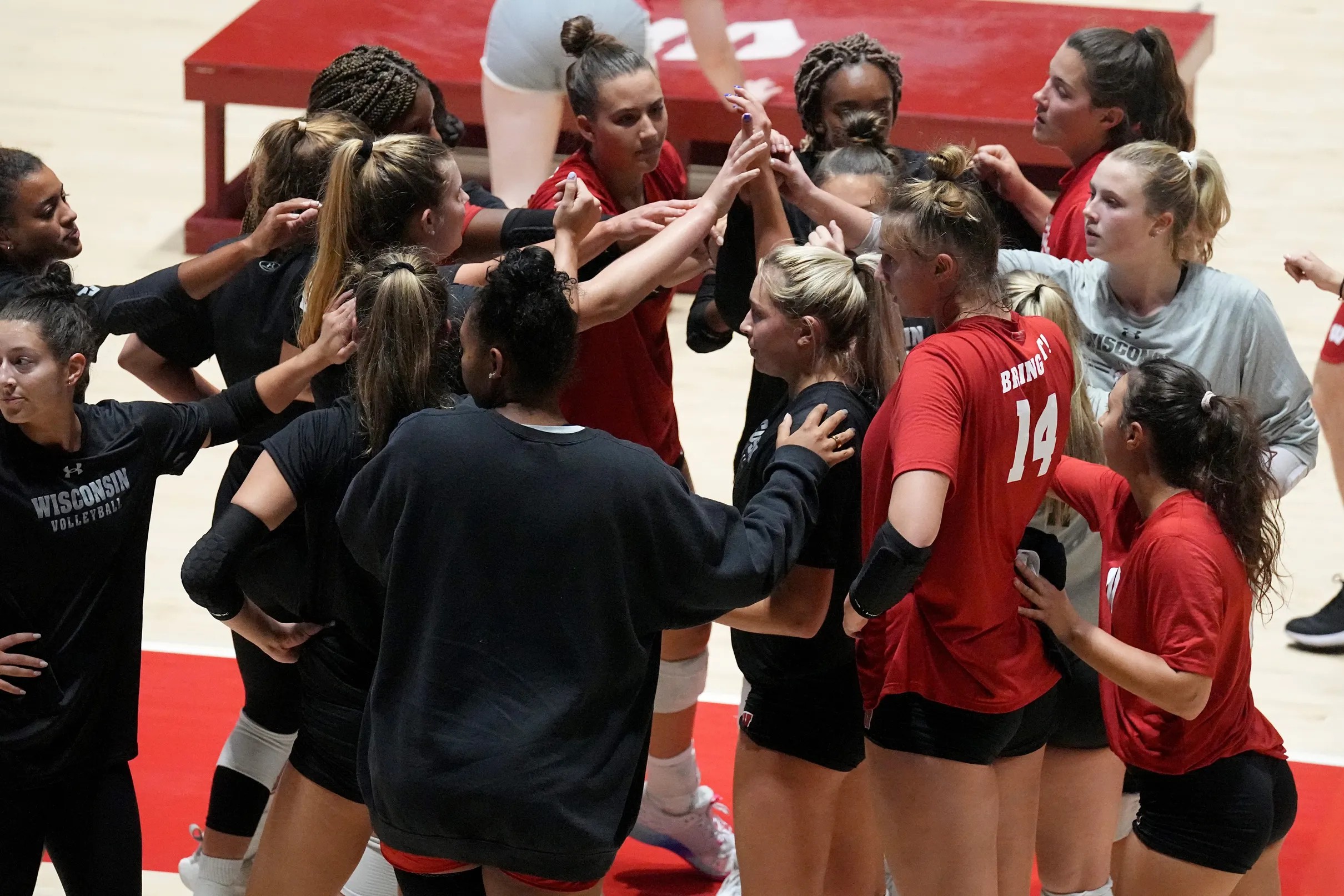 wisconsin-volleyball-no-3-badgers-open-season-with-3-0-sweep-over-tcu