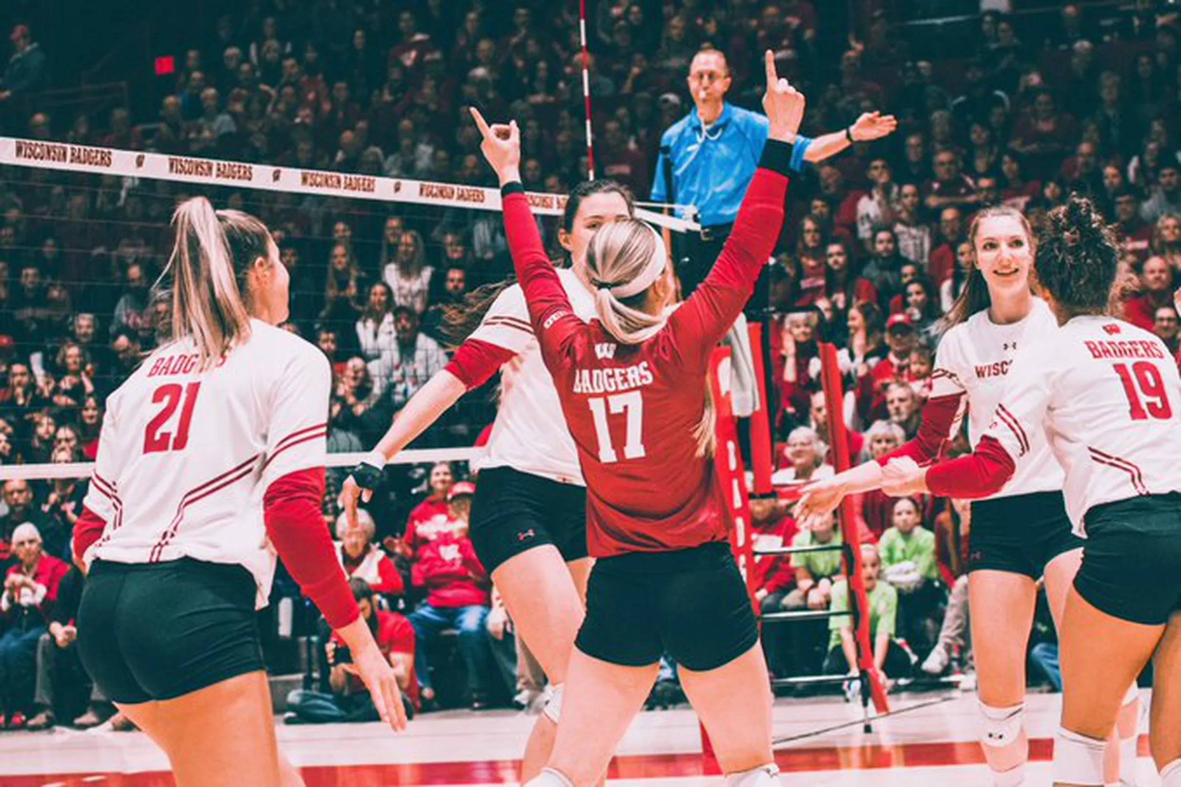 Wisconsin volleyball UW sweeps Illinois State into a dustpan, throws