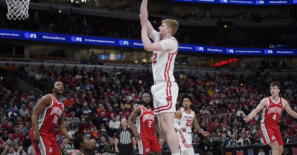 Wisconsin men’s basketball Badgers visit Oregon for NIT Quarterfinal