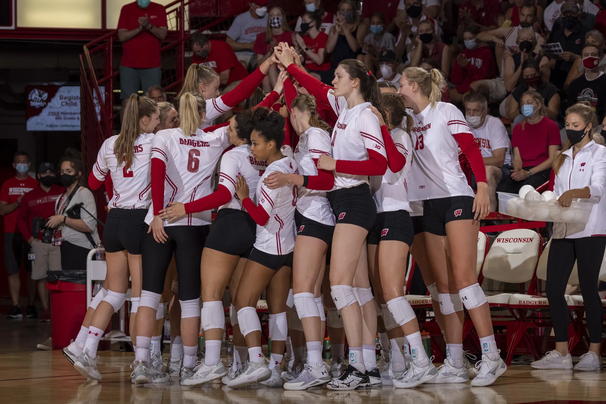 Wisconsin volleyball recruiting Ella Wrobel signs for the 2022 class