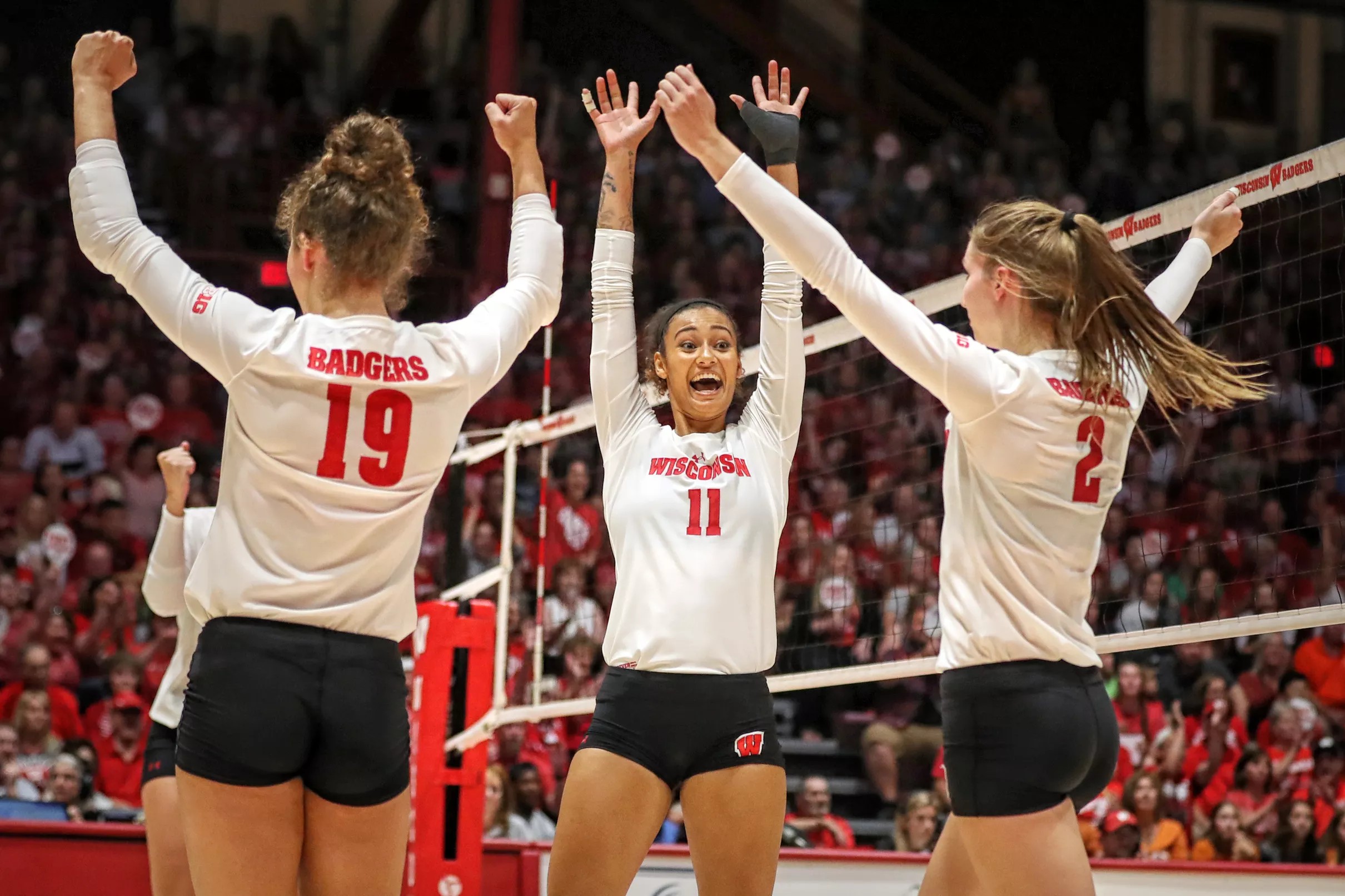 No 6 Seed Wisconsin Volleyball Advances To Sweet Sixteen