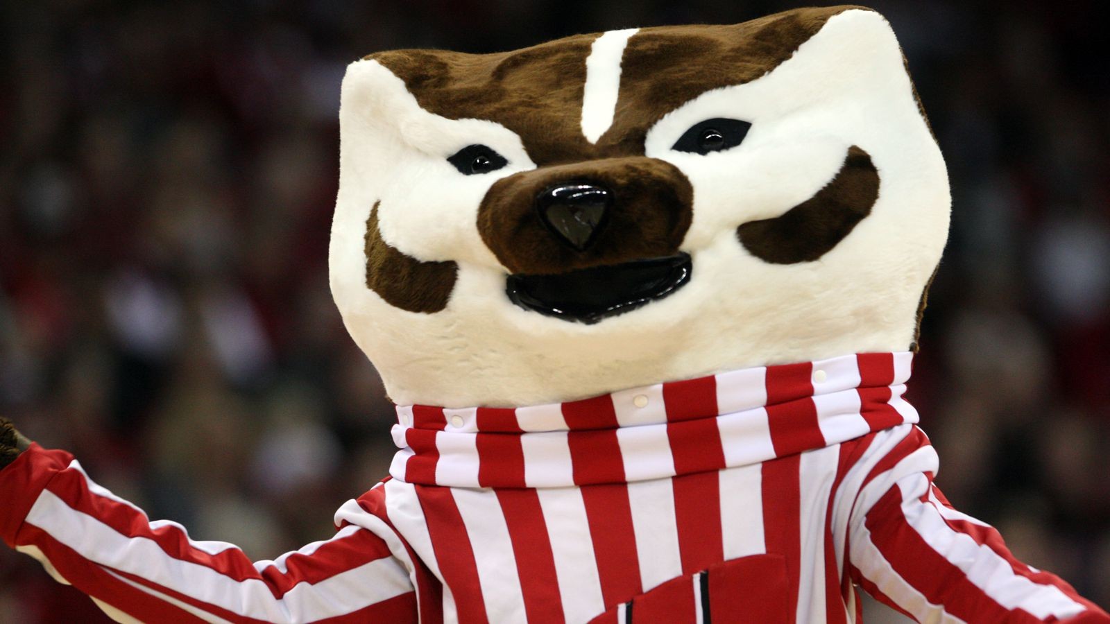 Wisconsin basketball continues international success with 7568 victory