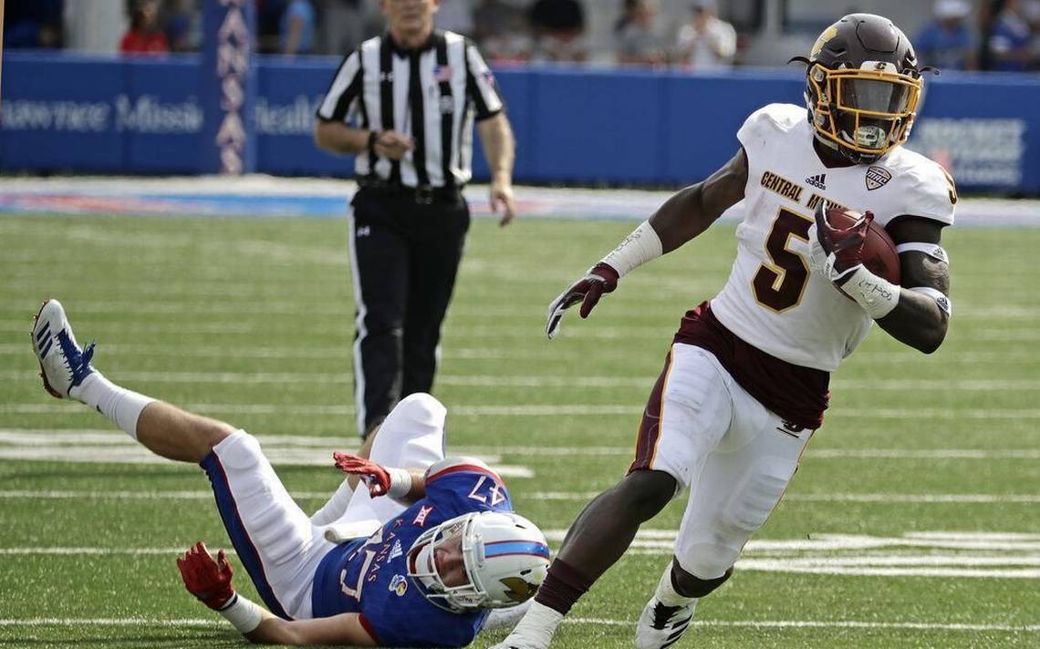 KU football’s defense collapses in 4527 home loss to Central Michigan