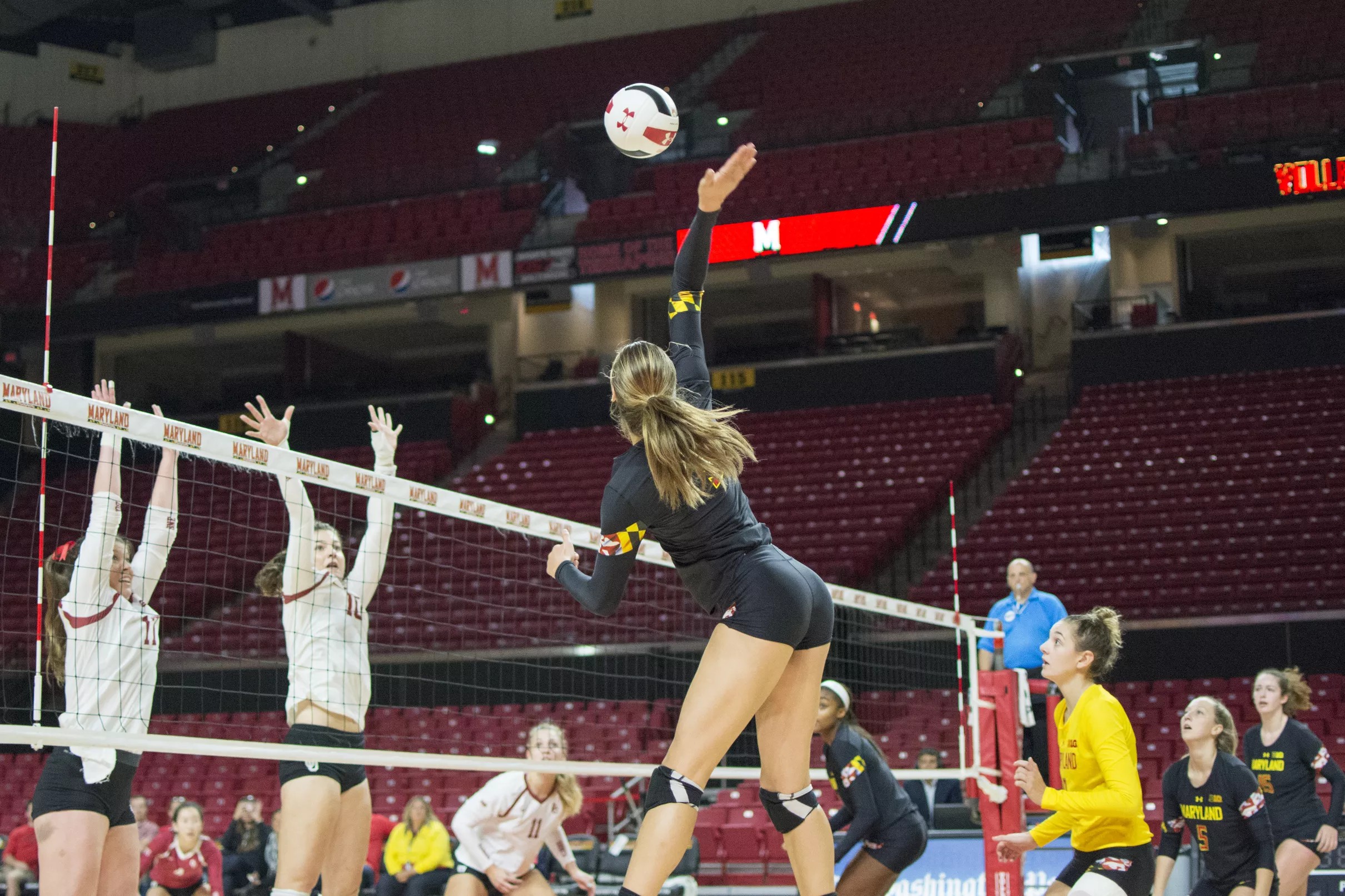 Maryland volleyball beats Oklahoma, loses to No. 7 Washington to cap