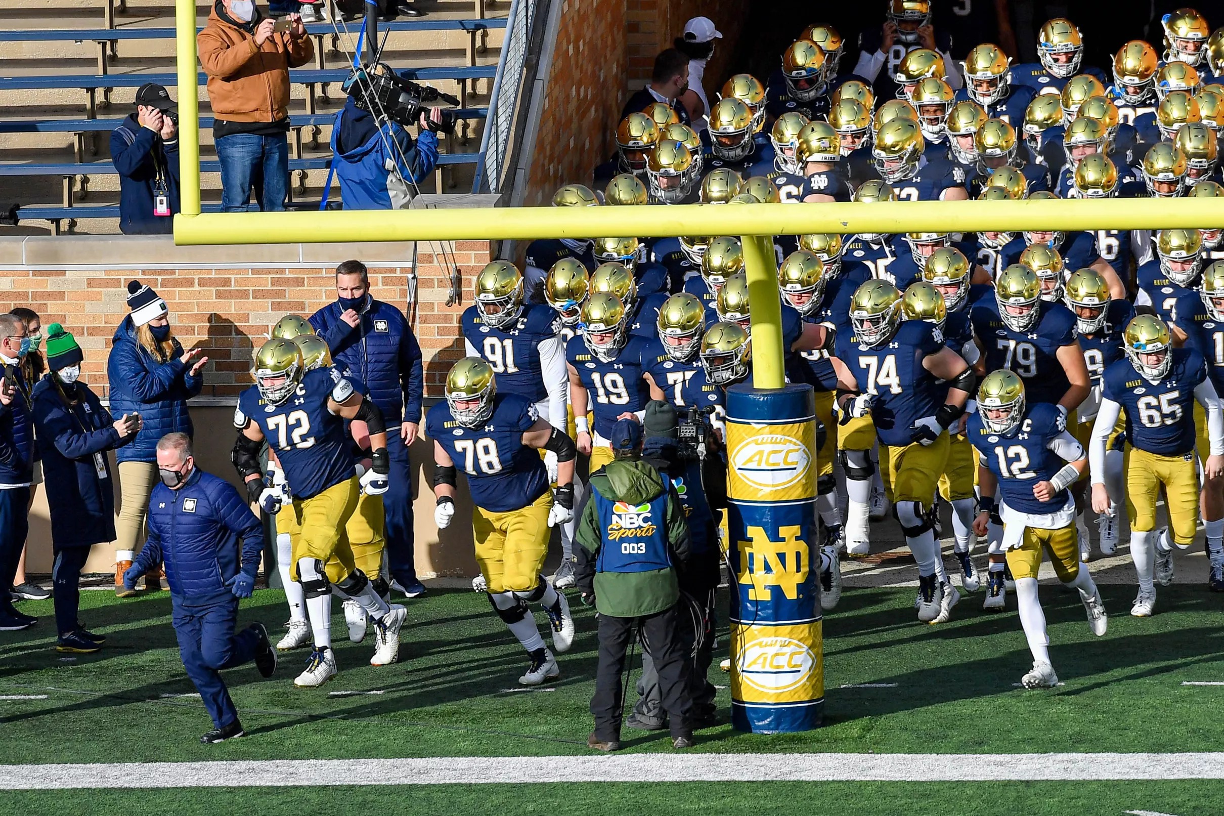 Notre Dame Football Irish remain 2 in both AP Top 25 and Coaches Poll