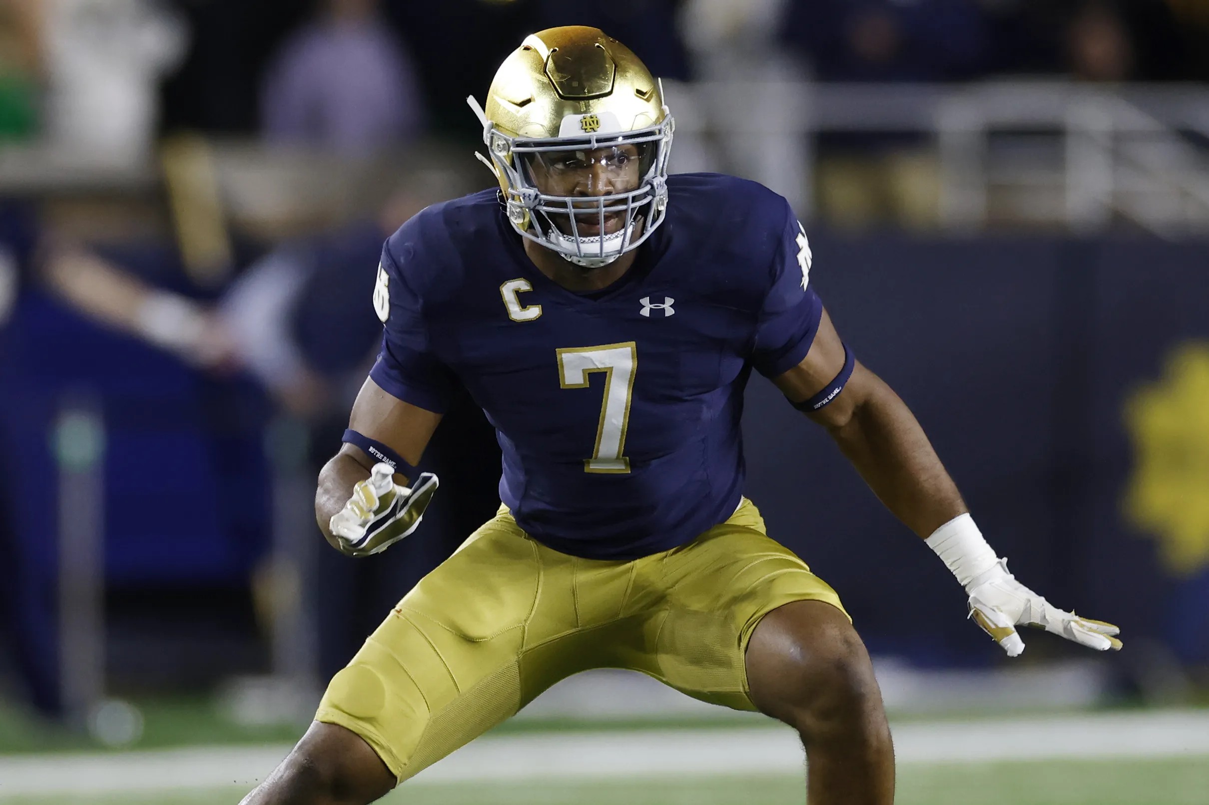 Notre Dame Football DE Isaiah Foskey declares for the NFL Draft