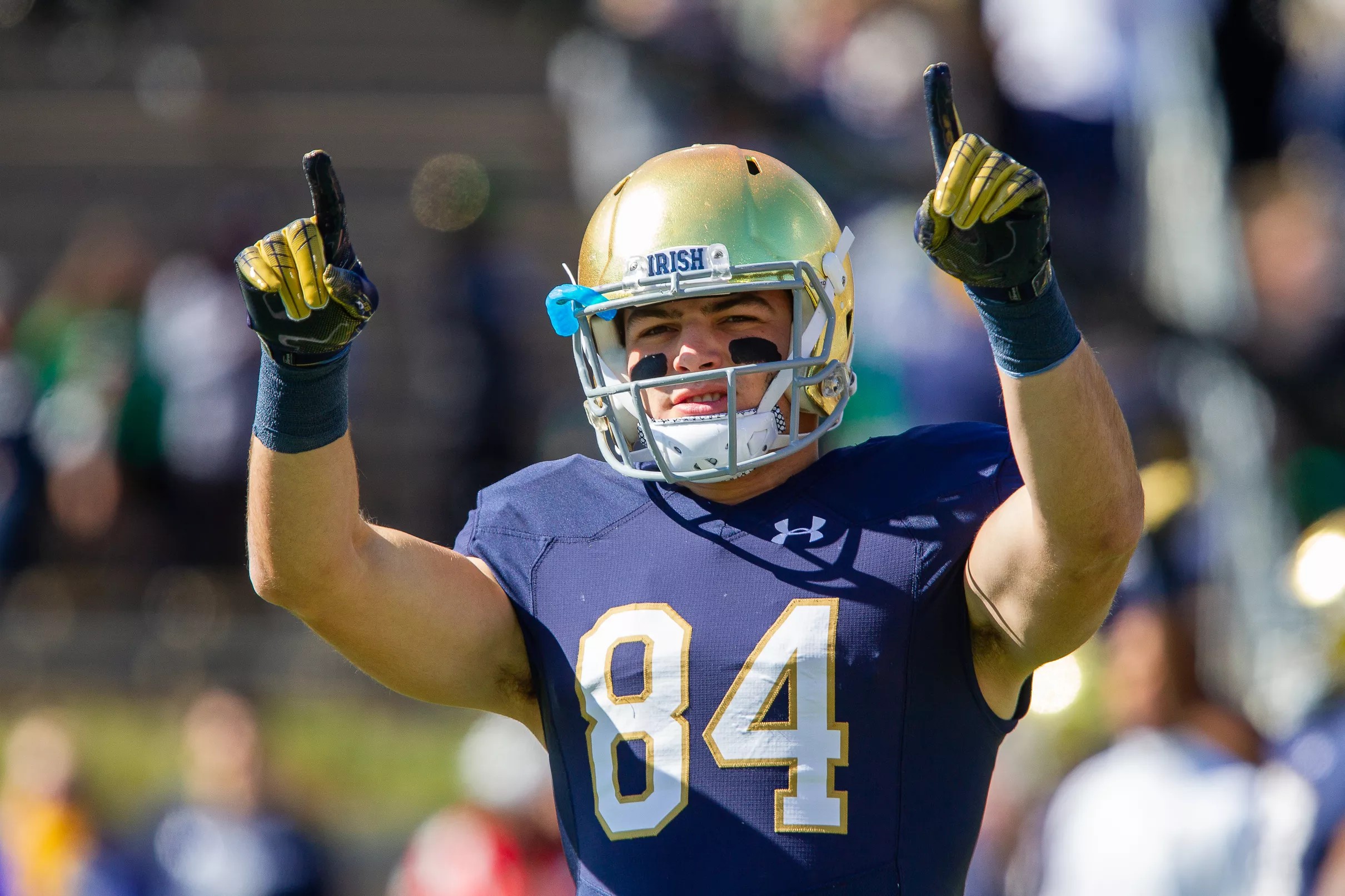 Notre Dame Football Tight End Cole Kmet breaks his collarbone — so now
