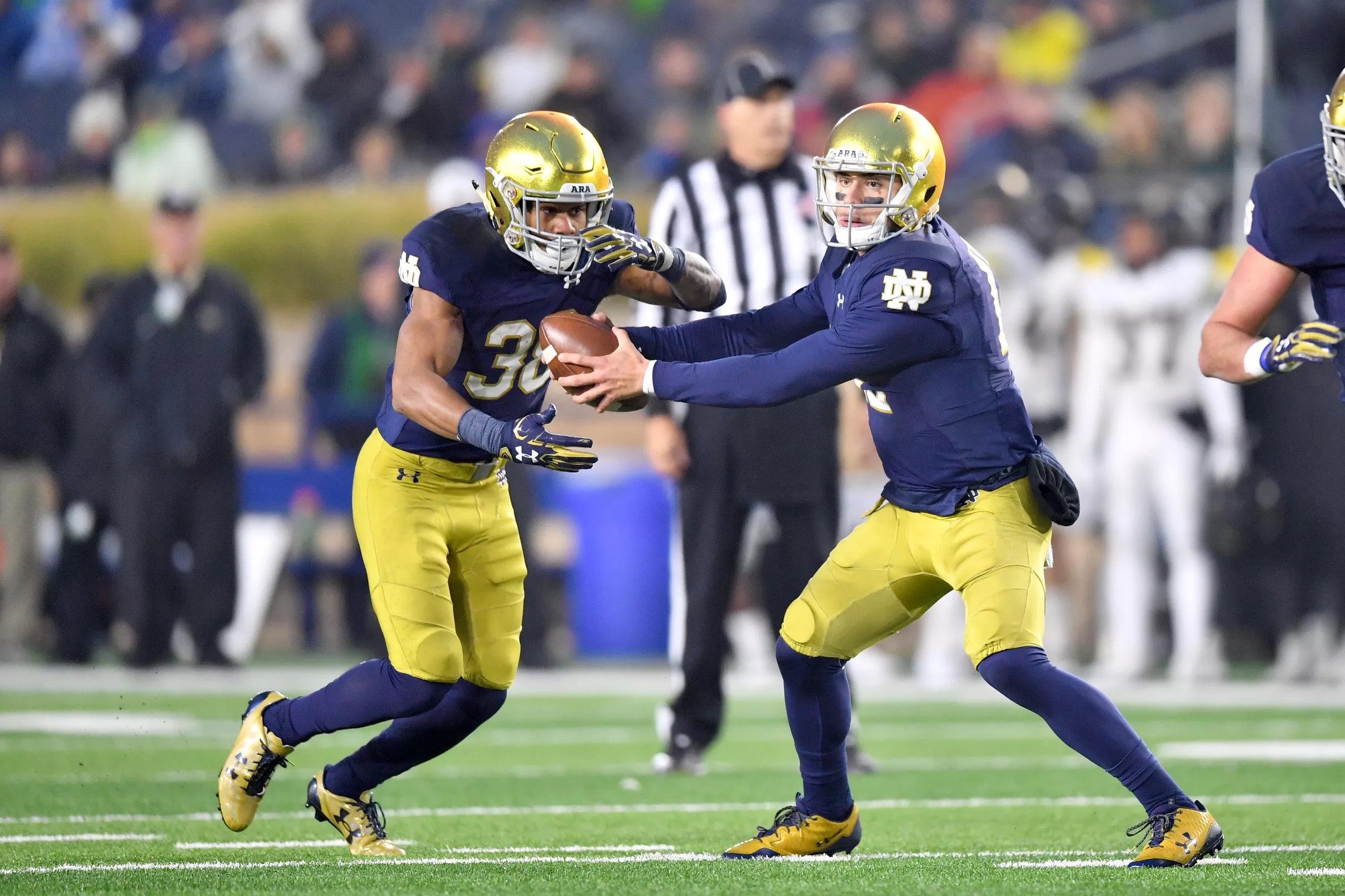 Former Notre Dame running back Deon McIntosh heads to Washington State