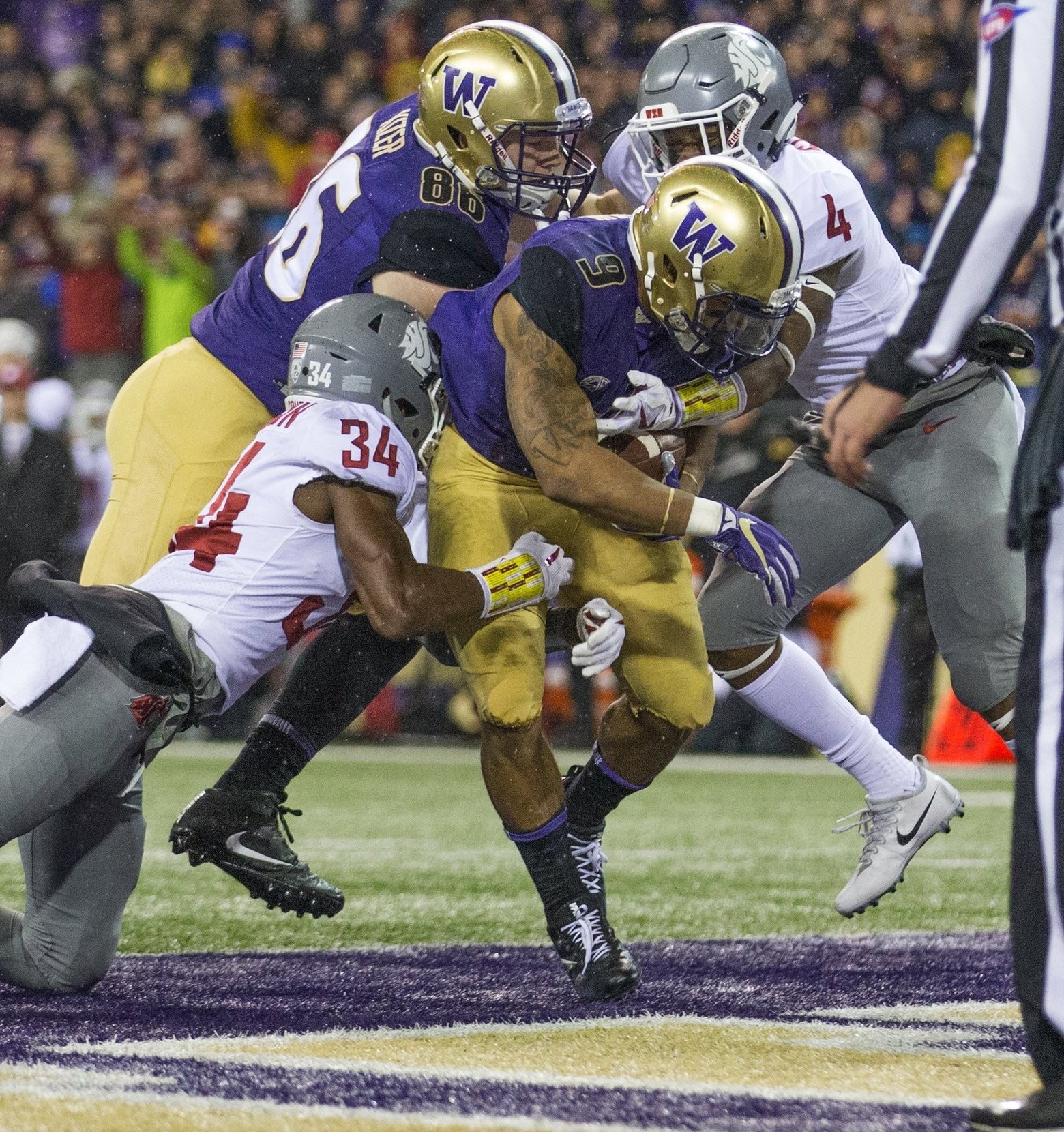 Huskies Ground WSU’s Air Raid, And Myles Gaskin Runs Wild In Apple Cup Rout