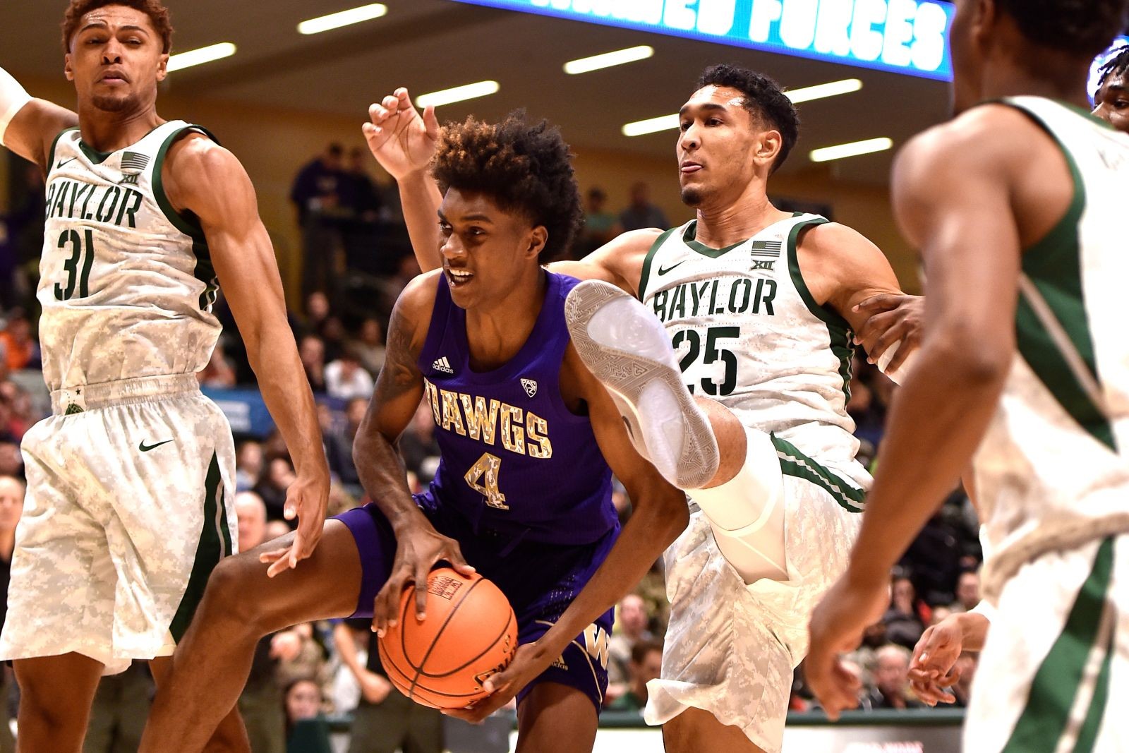 Washington basketball takes on Tennessee in Toronto