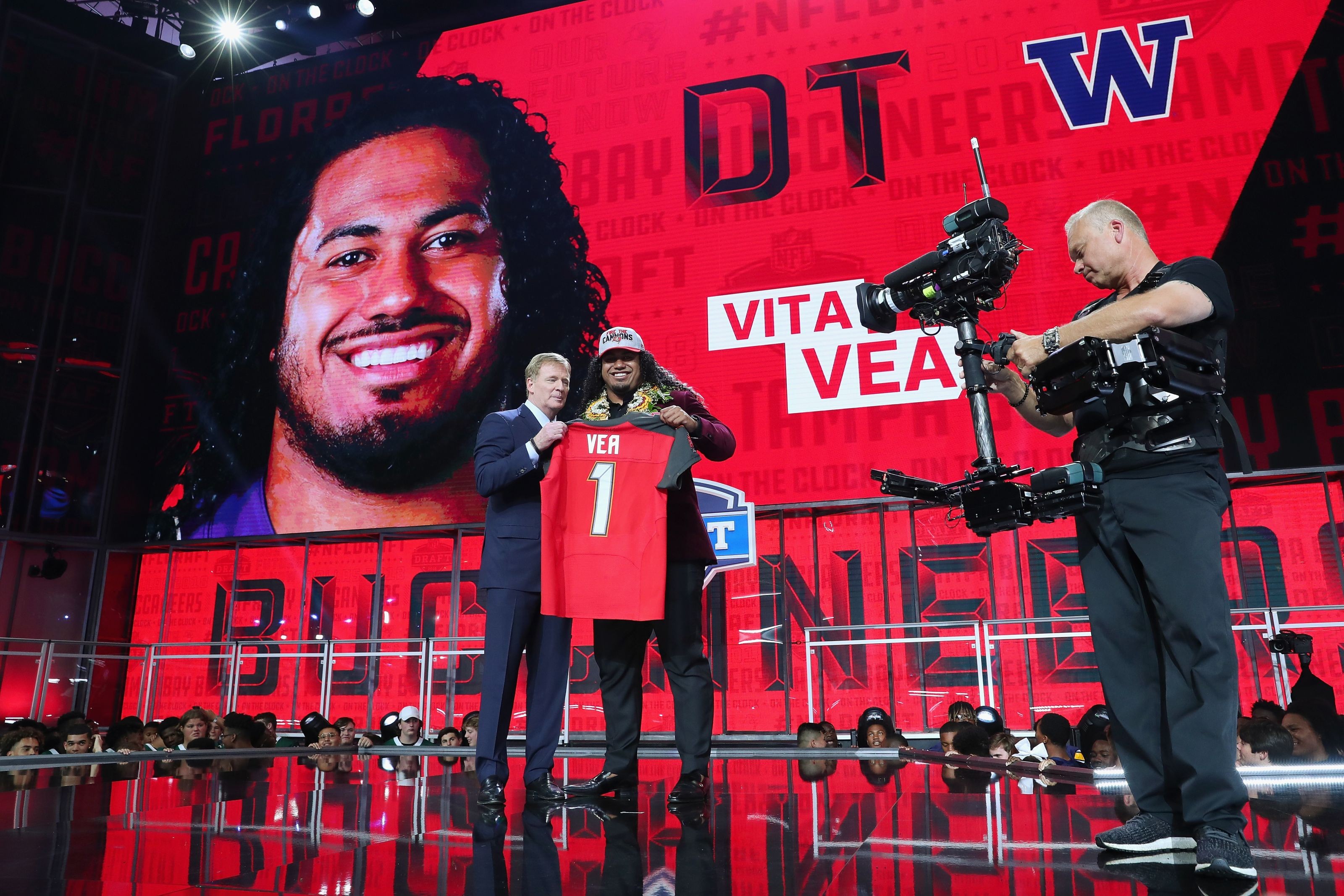 Vita Vea'S Family:  Their Impact On His Success - pn2tt9n