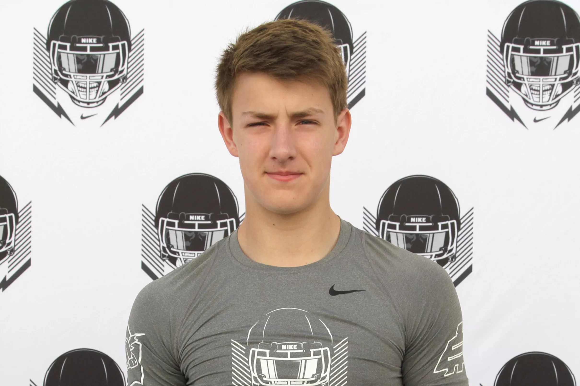 Tennessee offers fourstar quarterback — the son of former NFL passer