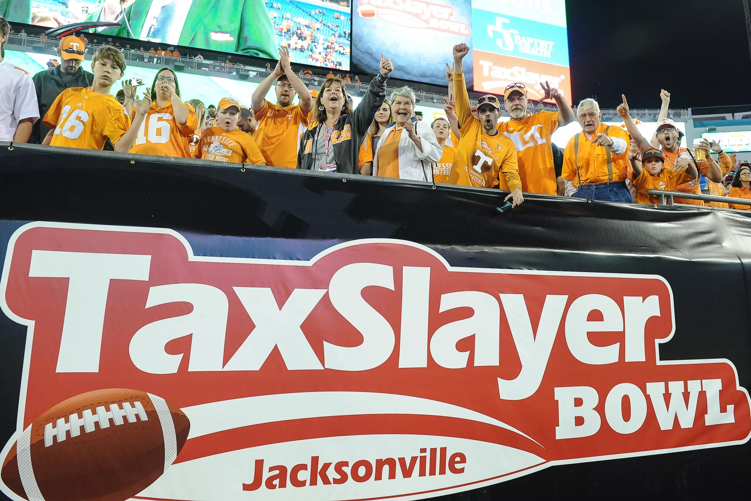 Watch Bowl prep continues as Vols land in Jacksonville