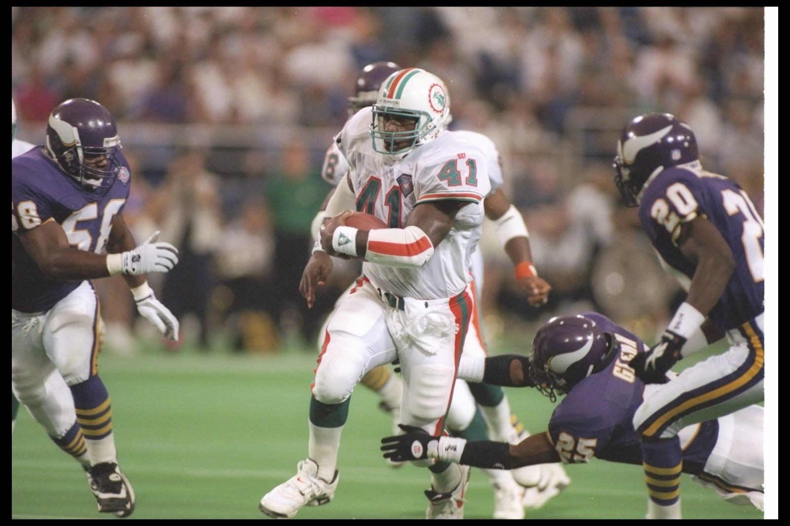 Former Miami Dolphins Keith Byars dives into TheFishTank