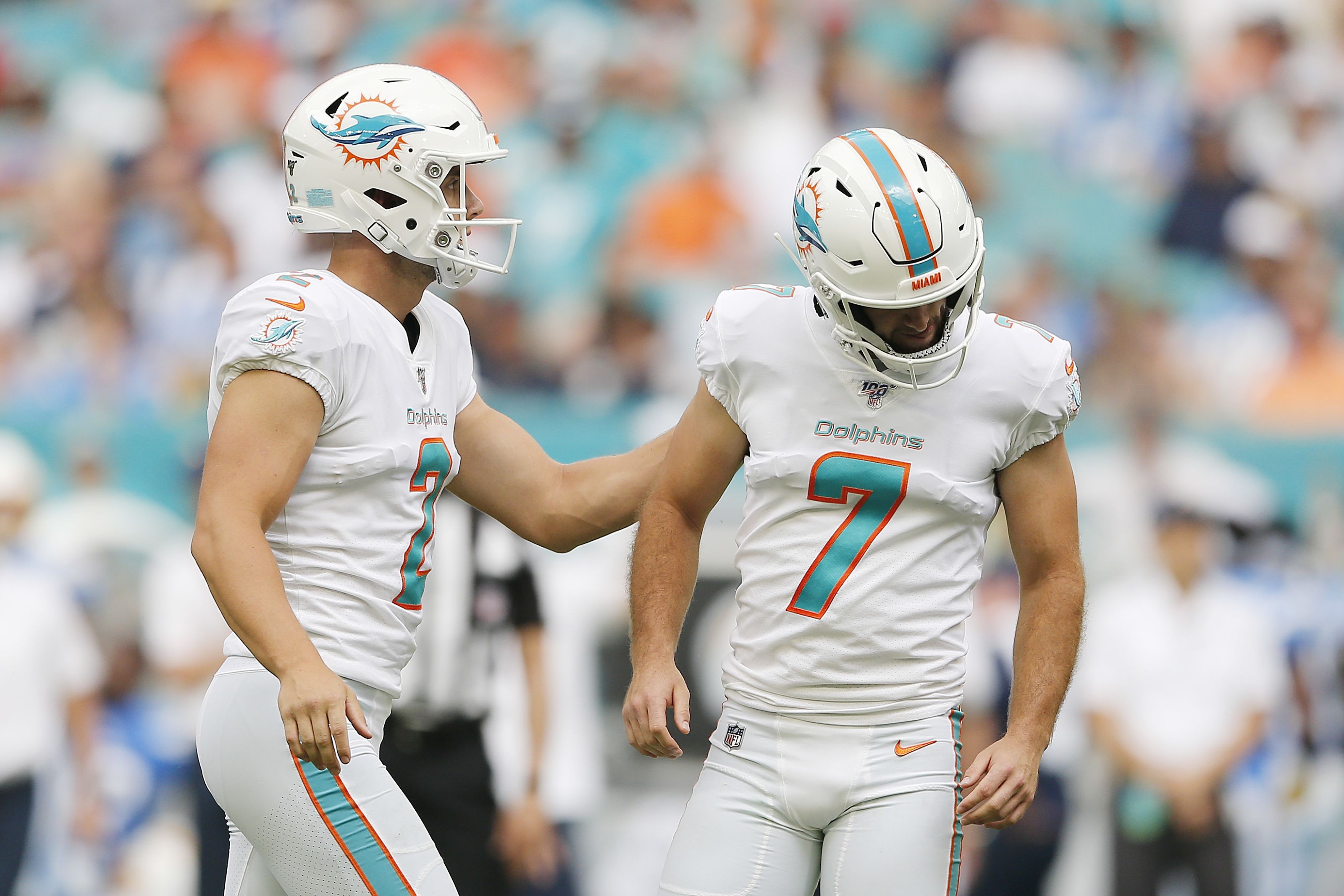 Miami Dolphins Jason Sanders out-kicked by L.A. punter in loss