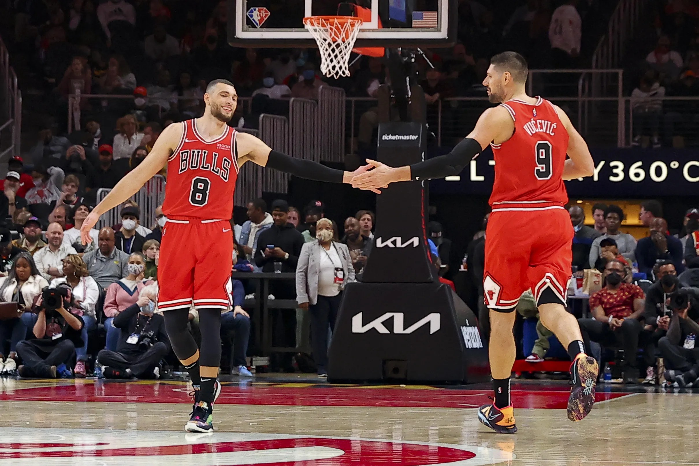 Bulls vs. Hawks final score Chicago’s big 3 combines for 89 points in