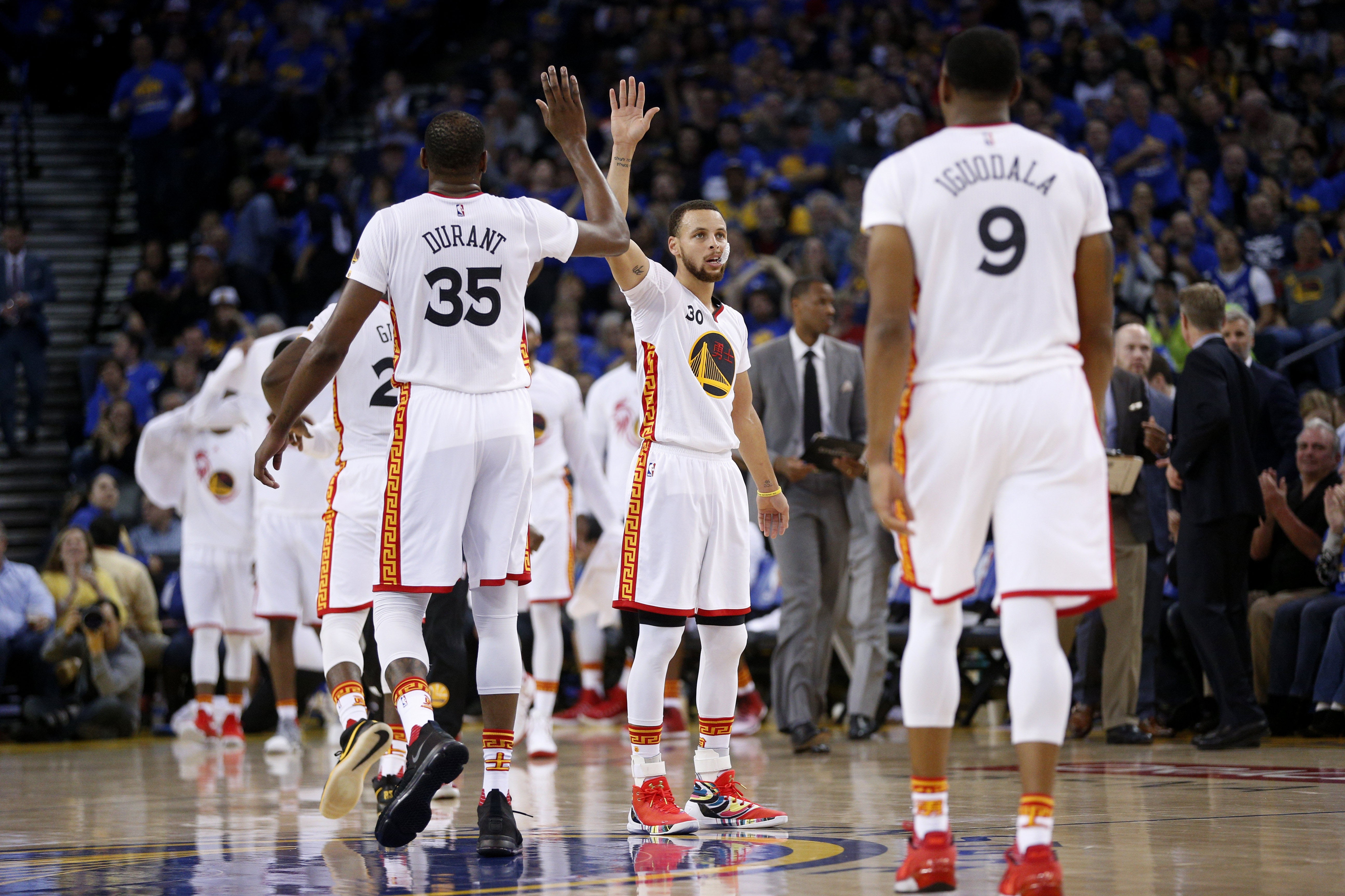 Warriors Cruise To Victory Over Short-handed Bulls