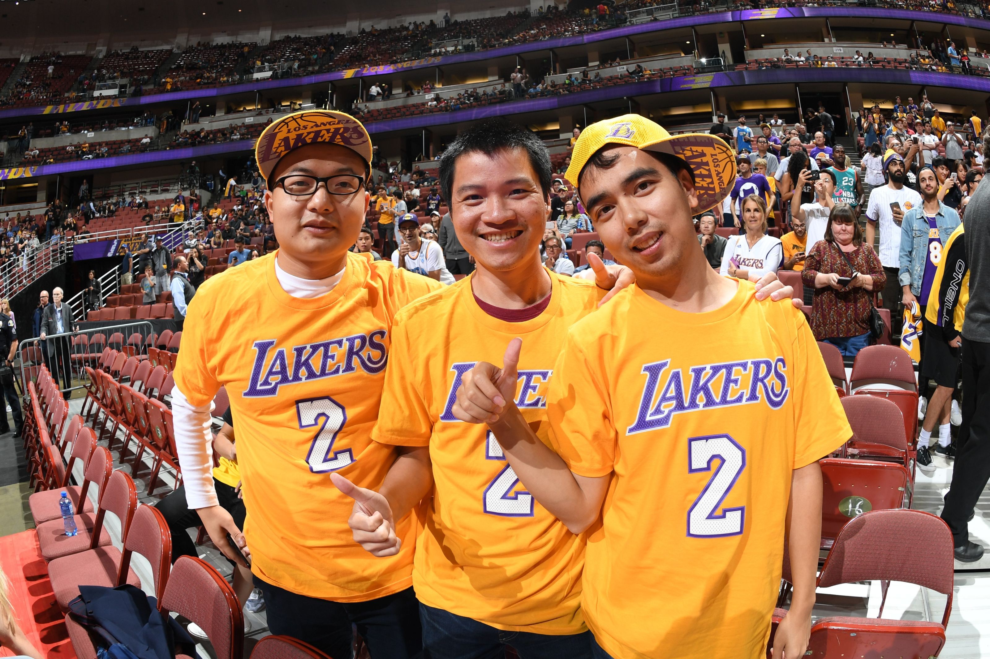 lakers fan gear