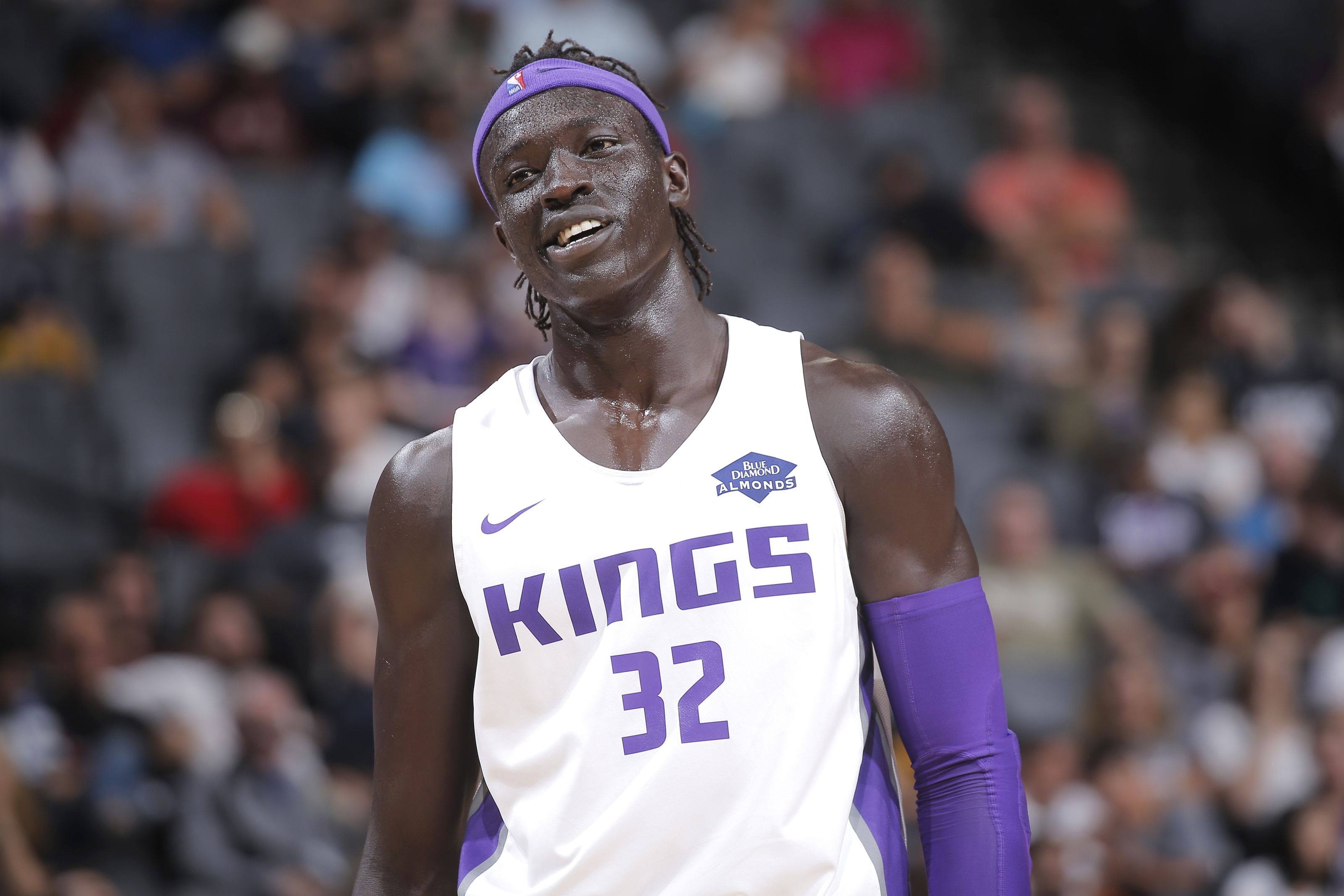 the-sacramento-kings-should-give-wenyen-gabriel-a-contract