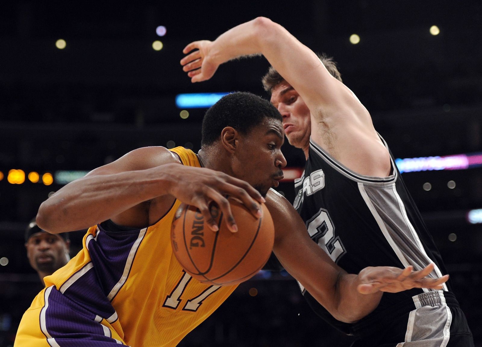 San Antonio Spurs Should Andrew Bynum join training camp?